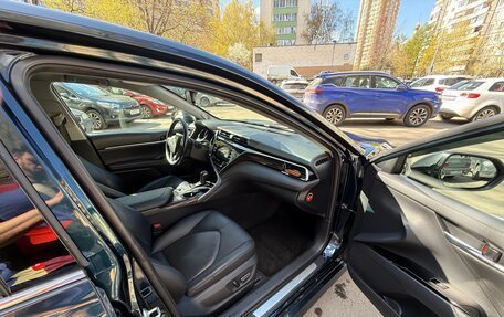 Toyota Camry, 2019 год, 3 100 000 рублей, 6 фотография