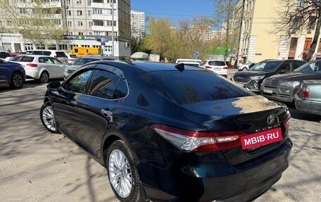 Toyota Camry, 2019 год, 3 100 000 рублей, 4 фотография