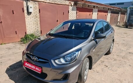 Hyundai Solaris II рестайлинг, 2012 год, 900 000 рублей, 1 фотография