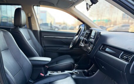 Mitsubishi Outlander III рестайлинг 3, 2015 год, 1 850 000 рублей, 11 фотография