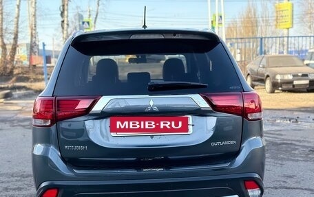 Mitsubishi Outlander III рестайлинг 3, 2015 год, 1 850 000 рублей, 7 фотография