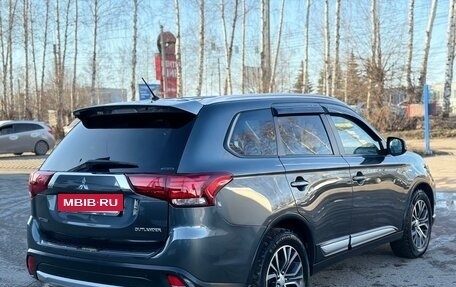 Mitsubishi Outlander III рестайлинг 3, 2015 год, 1 850 000 рублей, 6 фотография