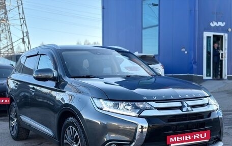 Mitsubishi Outlander III рестайлинг 3, 2015 год, 1 850 000 рублей, 4 фотография
