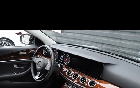 Mercedes-Benz E-Класс, 2016 год, 2 900 000 рублей, 5 фотография