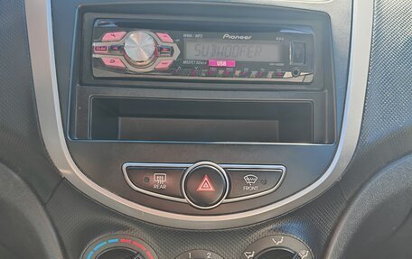 Hyundai Solaris II рестайлинг, 2012 год, 900 000 рублей, 14 фотография