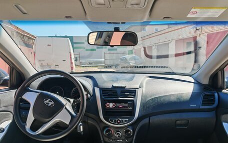 Hyundai Solaris II рестайлинг, 2012 год, 900 000 рублей, 12 фотография