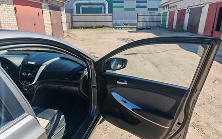 Hyundai Solaris II рестайлинг, 2012 год, 900 000 рублей, 10 фотография