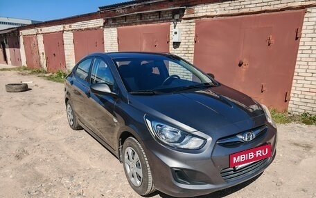 Hyundai Solaris II рестайлинг, 2012 год, 900 000 рублей, 2 фотография