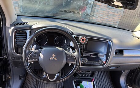 Mitsubishi Outlander III рестайлинг 3, 2019 год, 2 400 000 рублей, 2 фотография