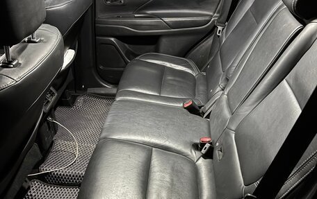 Mitsubishi Outlander III рестайлинг 3, 2019 год, 2 400 000 рублей, 15 фотография