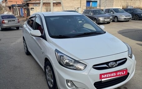 Hyundai Solaris II рестайлинг, 2013 год, 950 000 рублей, 2 фотография