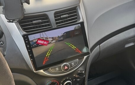 Hyundai Solaris II рестайлинг, 2013 год, 950 000 рублей, 12 фотография