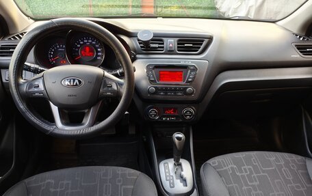 KIA Rio III рестайлинг, 2013 год, 900 000 рублей, 10 фотография