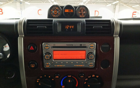 Toyota FJ Cruiser, 2011 год, 3 350 000 рублей, 18 фотография