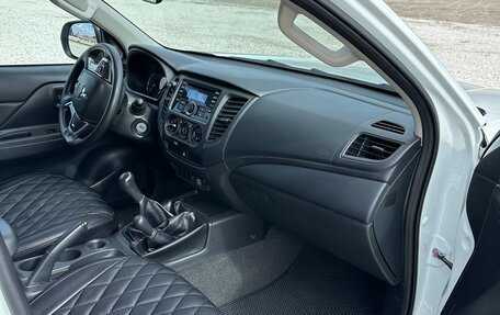 Mitsubishi L200 IV рестайлинг, 2023 год, 4 000 000 рублей, 10 фотография