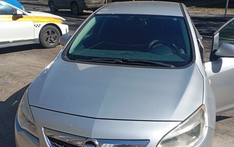 Opel Astra J, 2010 год, 680 000 рублей, 2 фотография