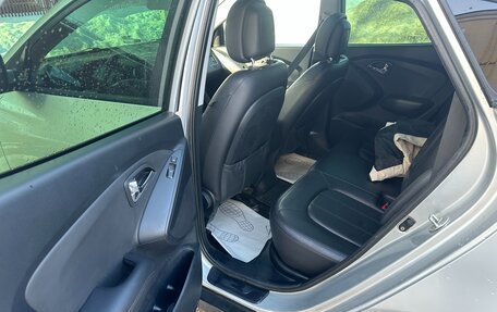 Hyundai ix35 I рестайлинг, 2010 год, 900 000 рублей, 17 фотография