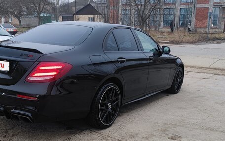 Mercedes-Benz E-Класс, 2019 год, 2 600 000 рублей, 4 фотография