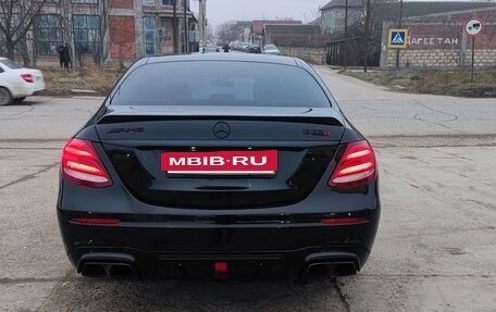 Mercedes-Benz E-Класс, 2019 год, 2 600 000 рублей, 5 фотография