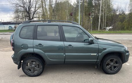 Chevrolet Niva I рестайлинг, 2017 год, 750 000 рублей, 2 фотография