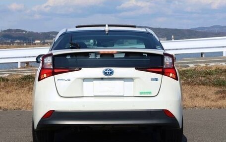 Toyota Prius IV XW50, 2023 год, 1 506 000 рублей, 6 фотография