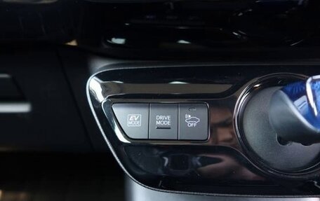 Toyota Prius IV XW50, 2023 год, 1 506 000 рублей, 29 фотография