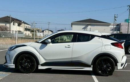 Toyota C-HR I рестайлинг, 2023 год, 1 575 000 рублей, 8 фотография