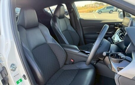 Toyota C-HR I рестайлинг, 2023 год, 1 575 000 рублей, 9 фотография