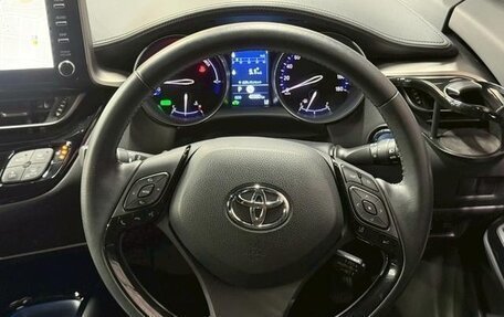 Toyota C-HR I рестайлинг, 2023 год, 1 575 000 рублей, 11 фотография