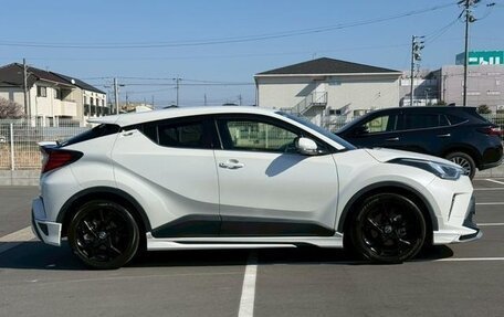 Toyota C-HR I рестайлинг, 2023 год, 1 575 000 рублей, 7 фотография