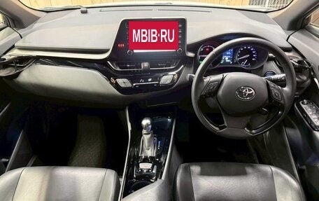 Toyota C-HR I рестайлинг, 2023 год, 1 575 000 рублей, 10 фотография