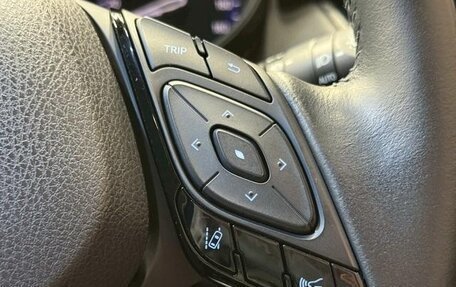 Toyota C-HR I рестайлинг, 2023 год, 1 575 000 рублей, 13 фотография