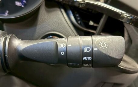 Toyota C-HR I рестайлинг, 2023 год, 1 575 000 рублей, 18 фотография