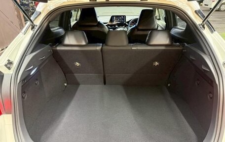 Toyota C-HR I рестайлинг, 2023 год, 1 575 000 рублей, 26 фотография