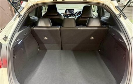 Toyota C-HR I рестайлинг, 2023 год, 1 575 000 рублей, 24 фотография