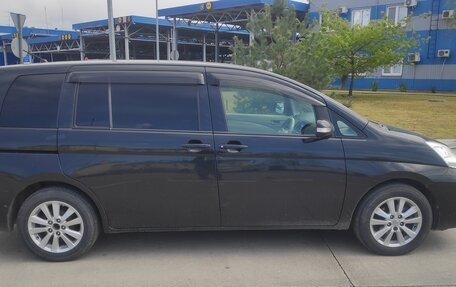 Toyota ISis I, 2010 год, 450 000 рублей, 2 фотография