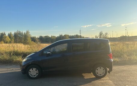 Honda Freed I, 2009 год, 999 999 рублей, 4 фотография