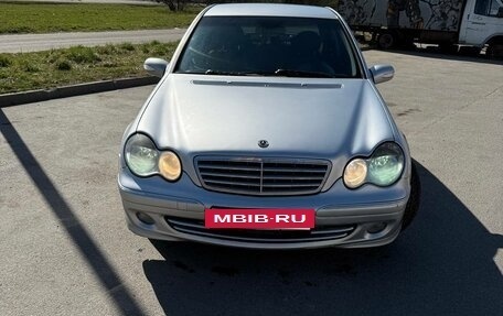 Mercedes-Benz C-Класс, 2004 год, 600 000 рублей, 2 фотография