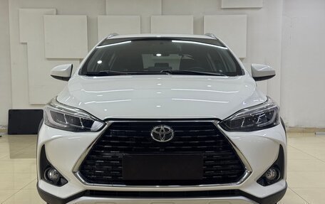 Toyota Yaris, 2021 год, 1 300 000 рублей, 2 фотография