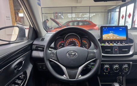 Toyota Yaris, 2021 год, 1 300 000 рублей, 10 фотография