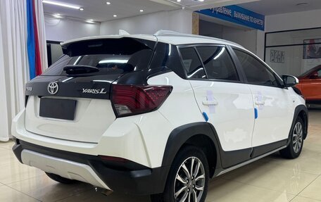 Toyota Yaris, 2021 год, 1 300 000 рублей, 3 фотография