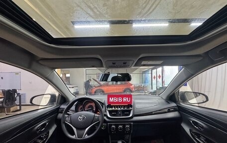 Toyota Yaris, 2021 год, 1 300 000 рублей, 7 фотография