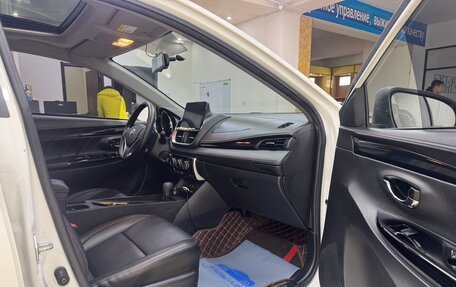 Toyota Yaris, 2021 год, 1 300 000 рублей, 21 фотография