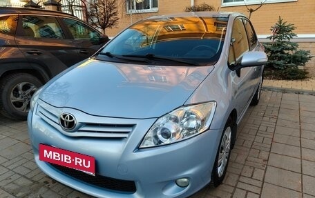 Toyota Auris II, 2011 год, 1 020 000 рублей, 1 фотография