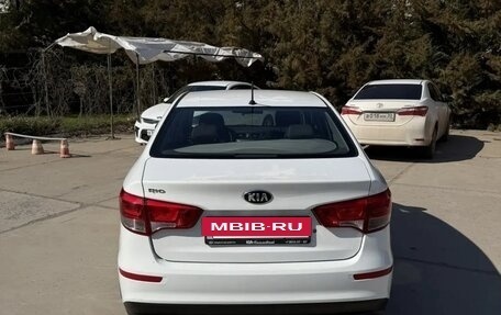 KIA Rio III рестайлинг, 2016 год, 1 000 000 рублей, 3 фотография