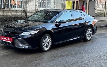 Toyota Camry, 2020 год, 3 000 000 рублей, 2 фотография