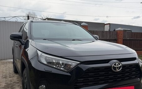 Toyota RAV4, 2020 год, 3 200 000 рублей, 2 фотография