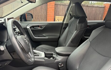 Toyota RAV4, 2020 год, 3 200 000 рублей, 9 фотография