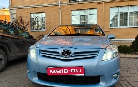 Toyota Auris II, 2011 год, 1 020 000 рублей, 2 фотография