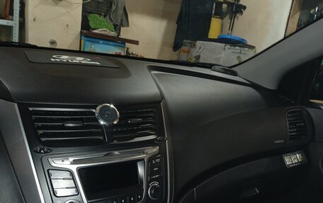 Hyundai Solaris II рестайлинг, 2016 год, 1 000 000 рублей, 5 фотография